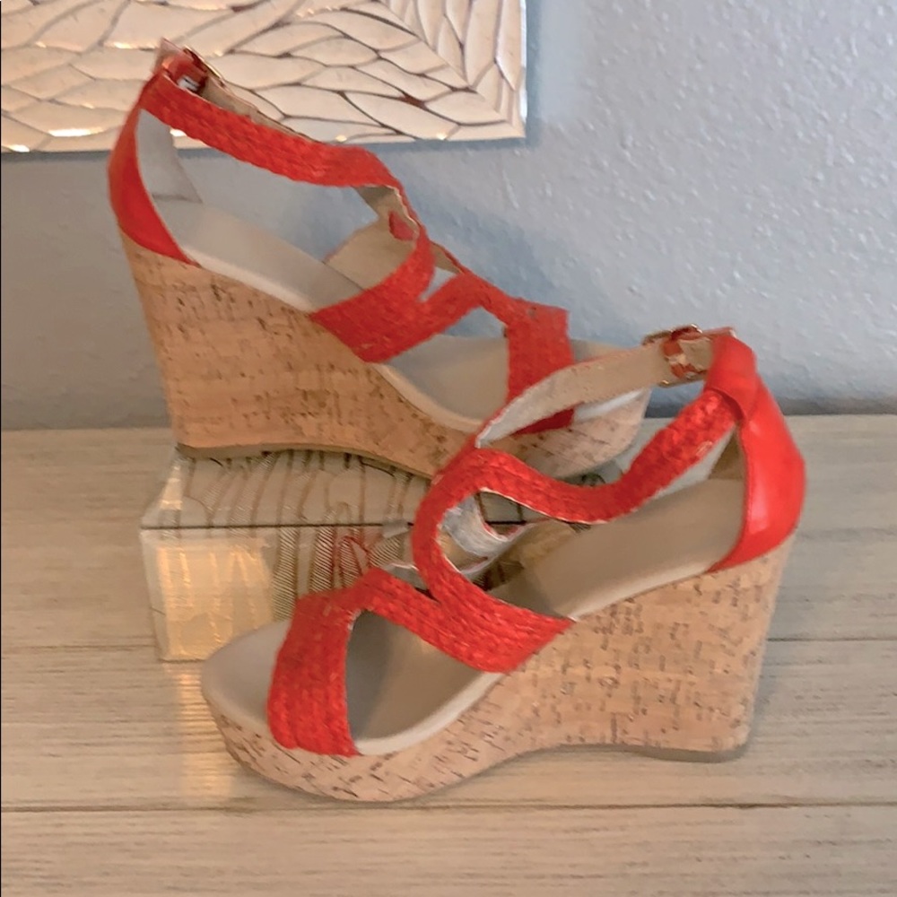 Banana Republic 4-inch wedge sandal; Size 6